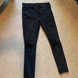 Black distressed skinny jeans
